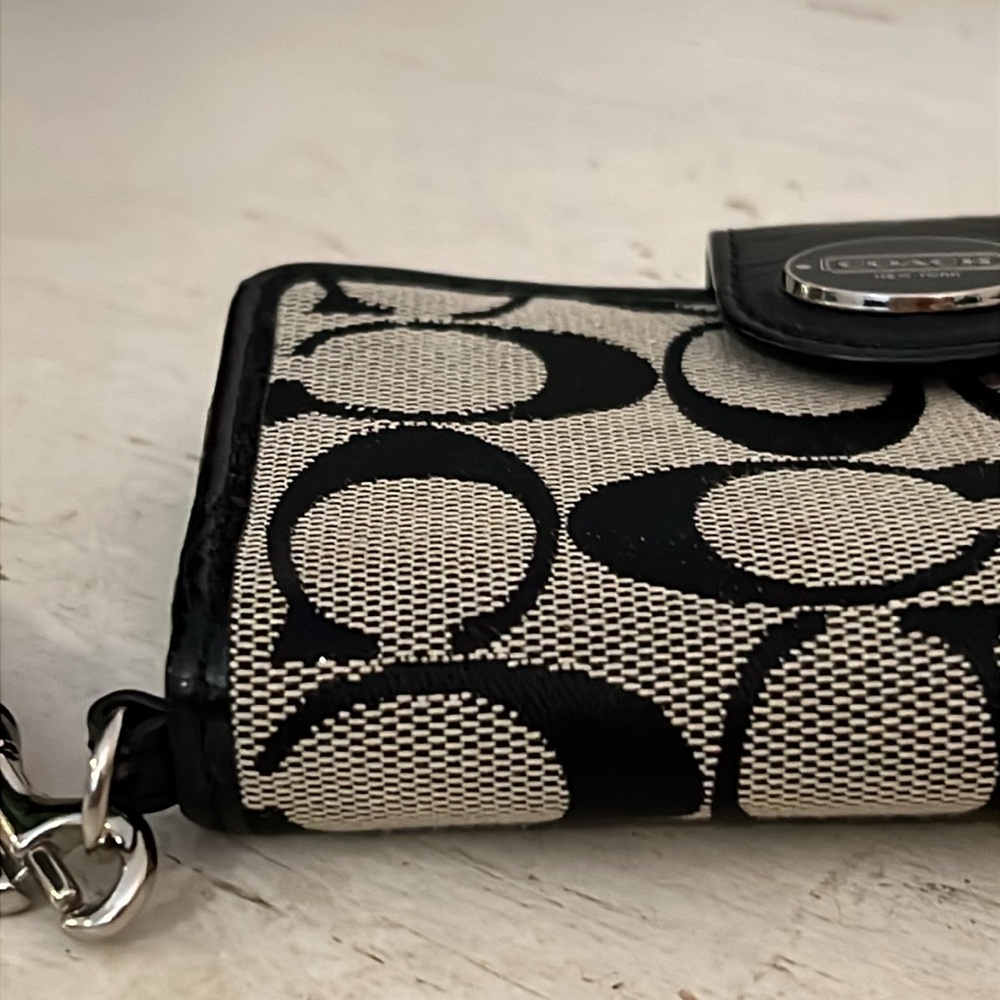 Coach cell phone case - Picture 3 of 5